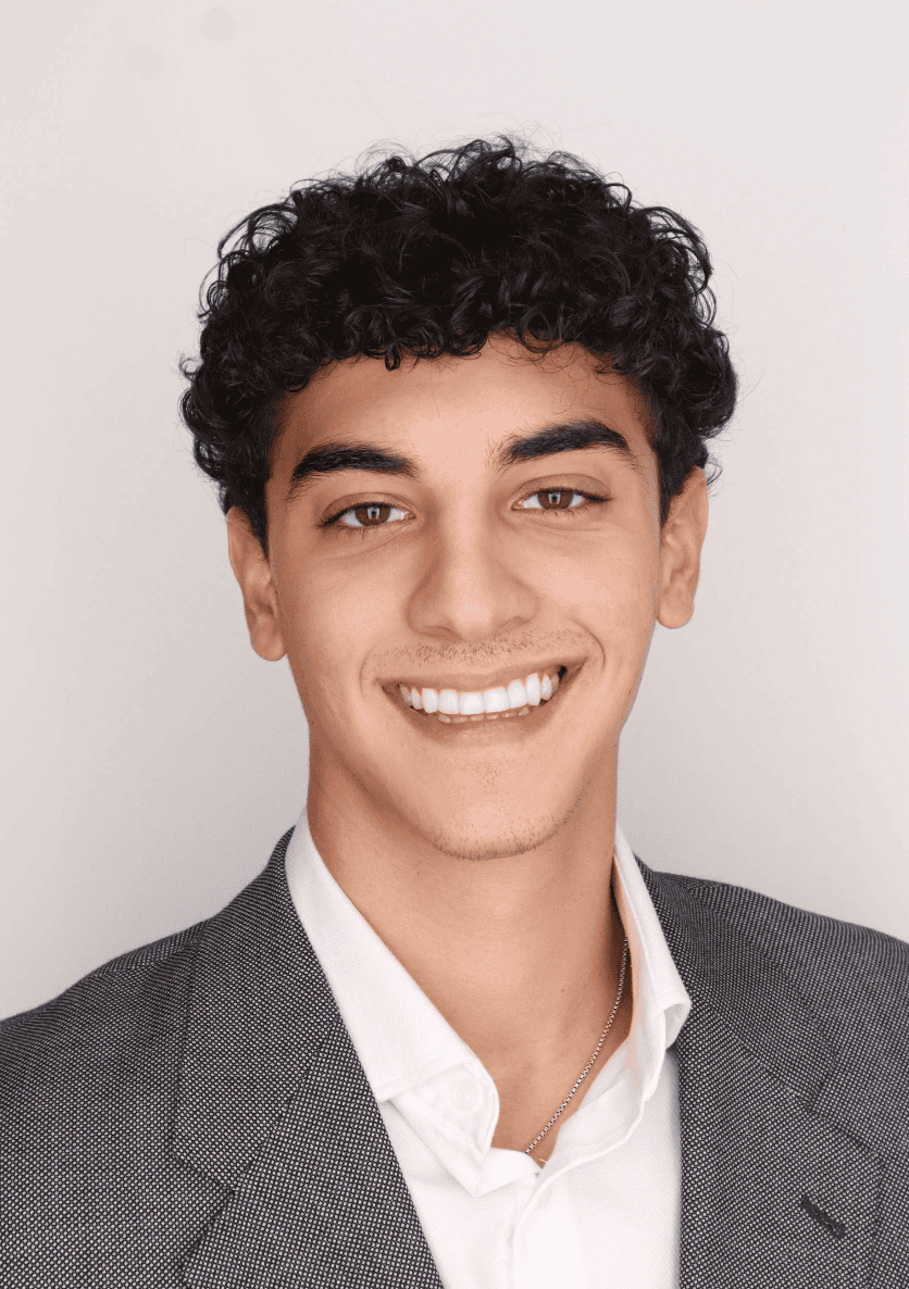 Luis Montoya Headshot